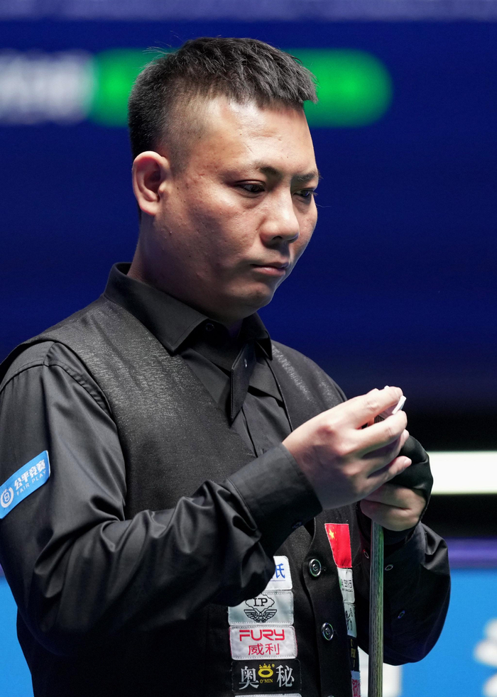 他在更衣室 他在更衣室