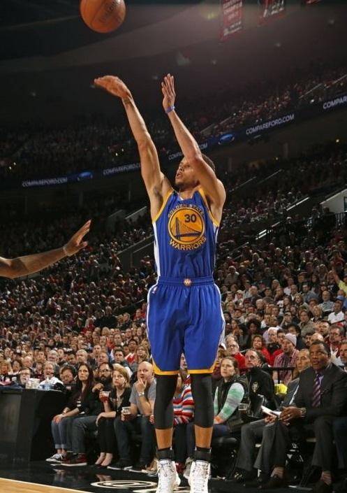 位多由背后 位多由背后